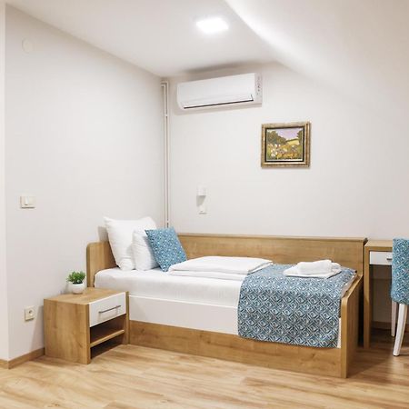 Grand Park Rooms & Apartments Čačak Esterno foto