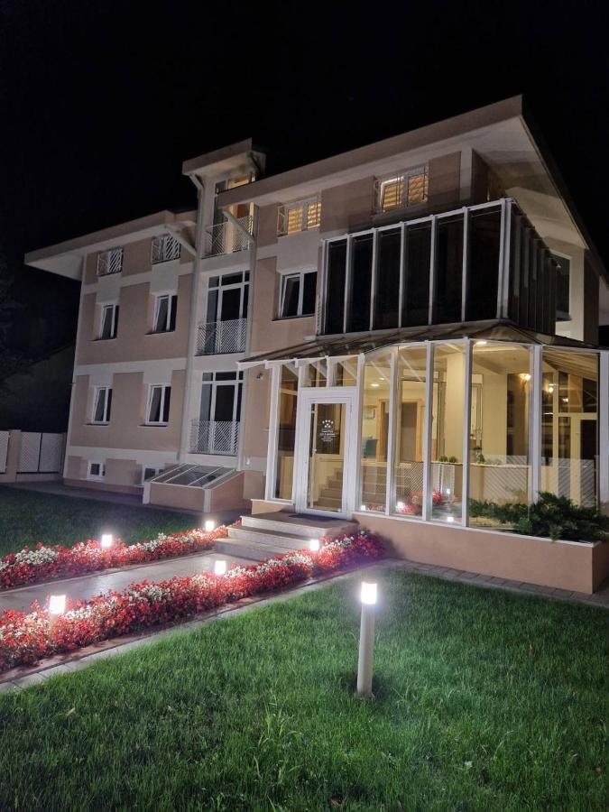 Grand Park Rooms & Apartments Čačak Esterno foto