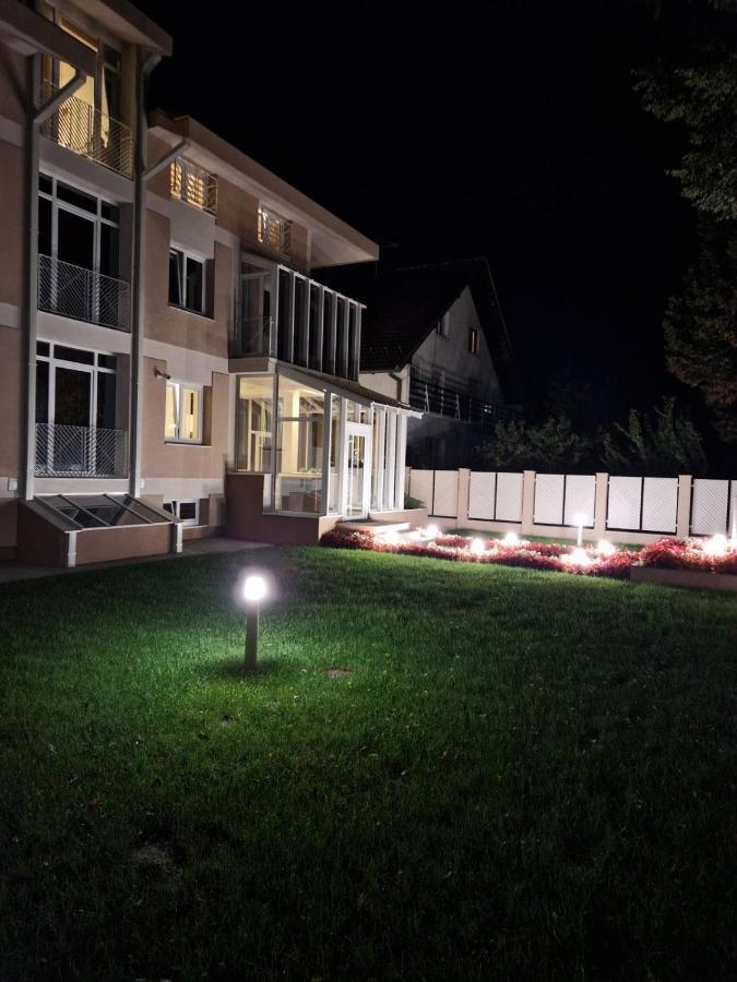 Grand Park Rooms & Apartments Čačak Esterno foto
