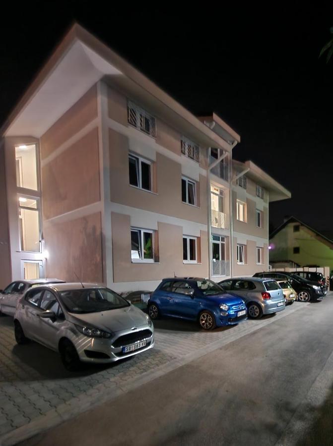Grand Park Rooms & Apartments Čačak Esterno foto
