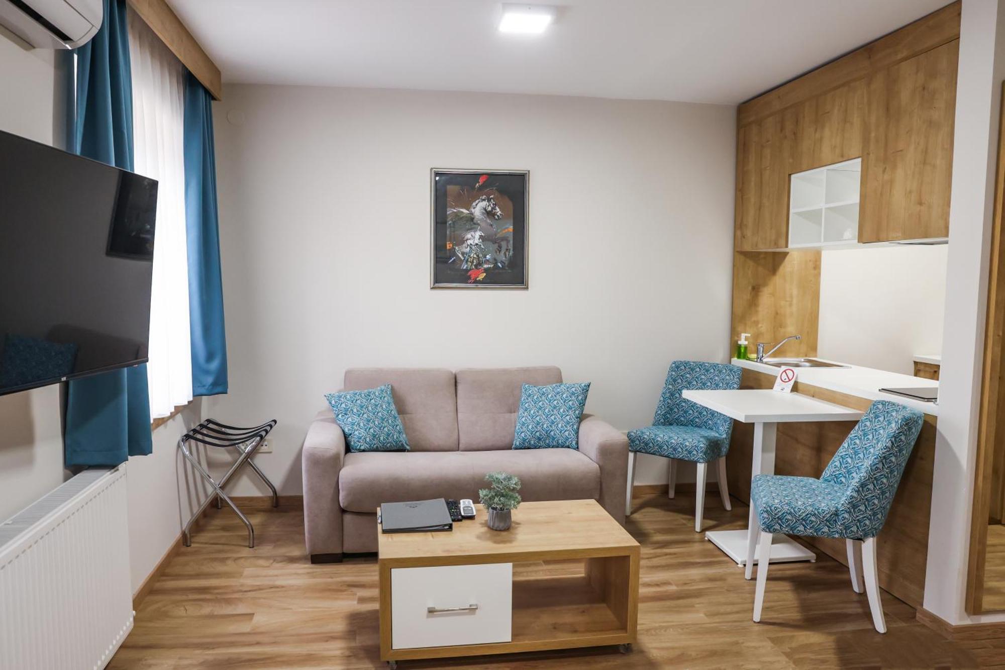 Grand Park Rooms & Apartments Čačak Esterno foto